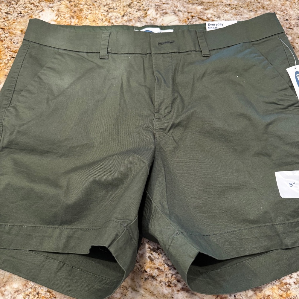 OLD NAVY EVERYDAY SHORTS 5” NWT MID-RISE DARK SAGE GREEN